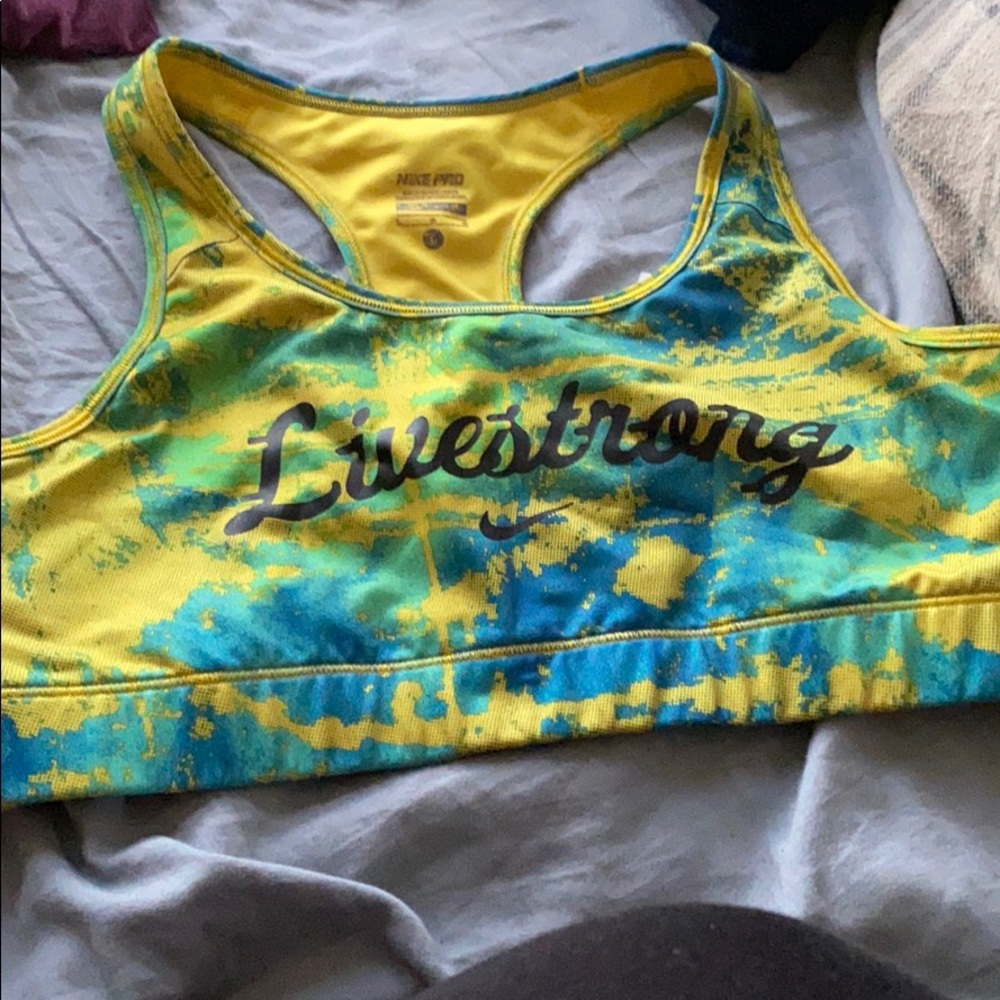 Euc livestrong sports bra